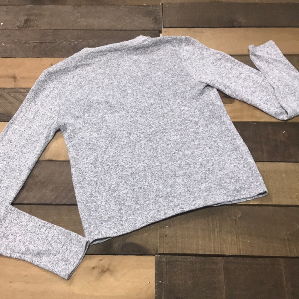 Chocker Style Sweater - Picture 4 of 4